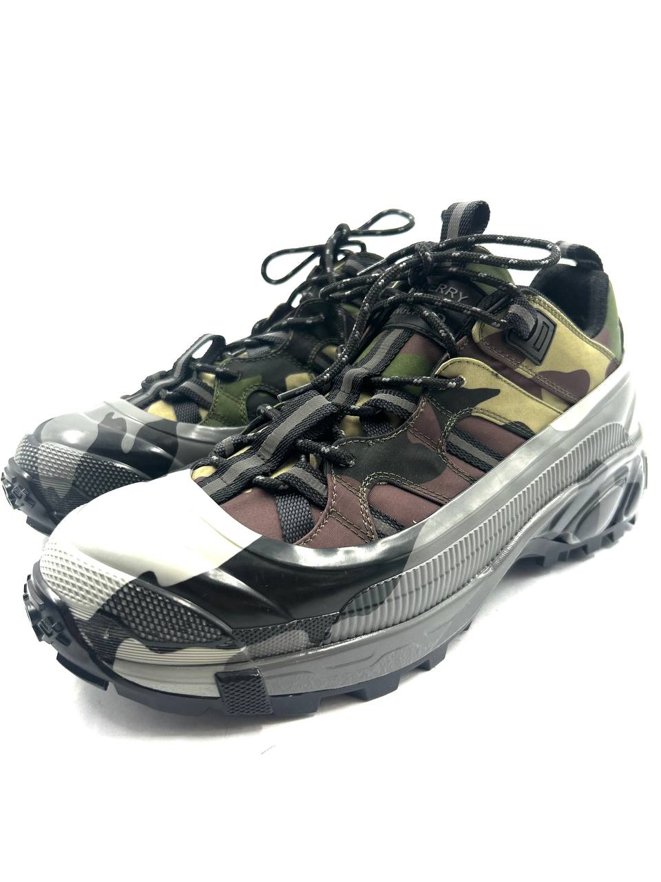 Burberry - mens sneakers 42