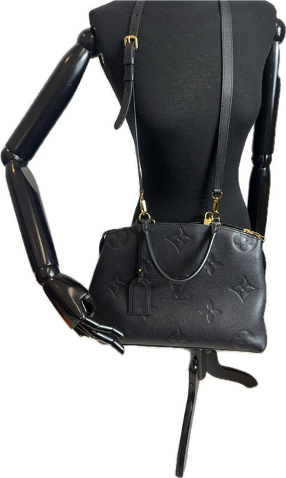 Louis Vuitton - Crossbody Bag