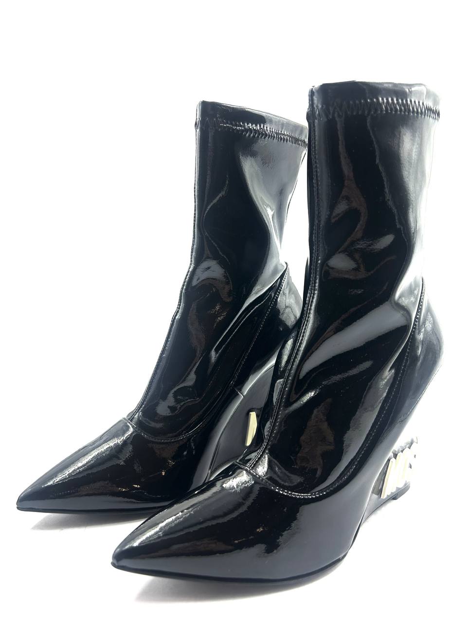 Moschino- boots 37