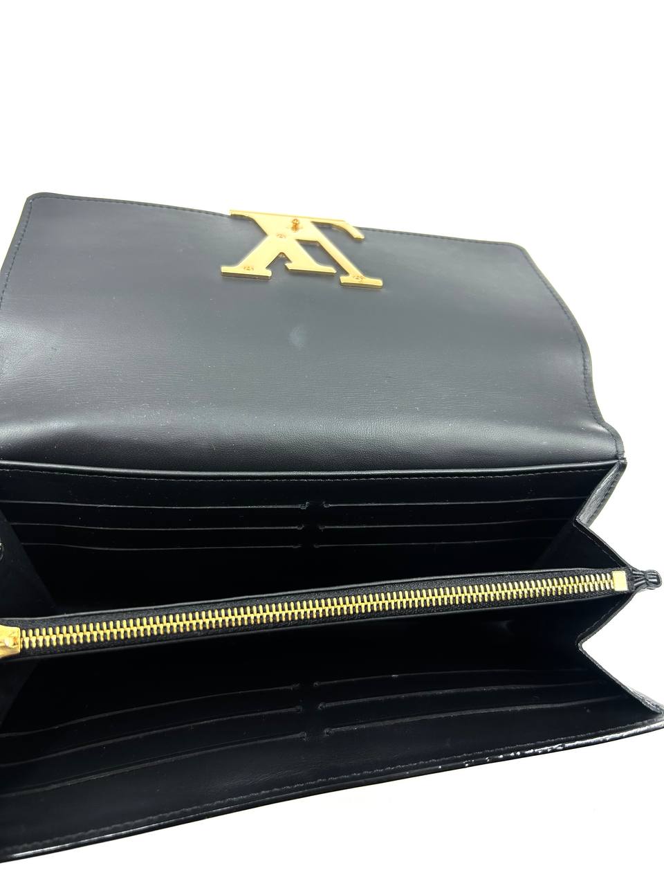 Louis Vuitton - Clutch