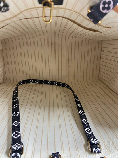 Louis Vuitton - Shoulder Bag
