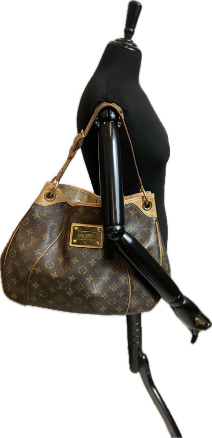 Louis Vuitton - bag