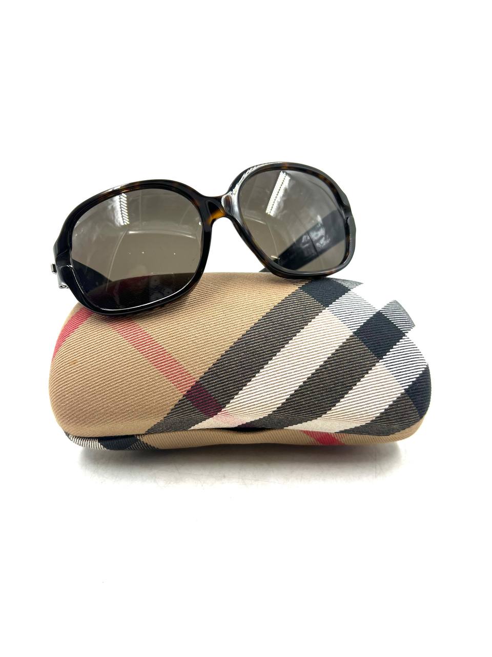 Burberry - Sunglasses